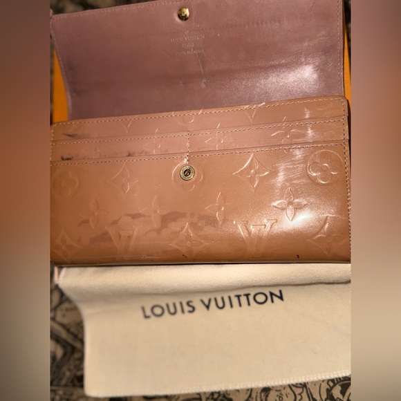 LOUIS VUITTON VERNIS MOCHA BROWN SARAH WALLET - Picture 6 of 16